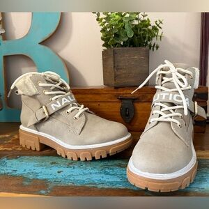NEW! Nautica Evona Hiker boot ADORABLE💕 faux shearling fur ankle